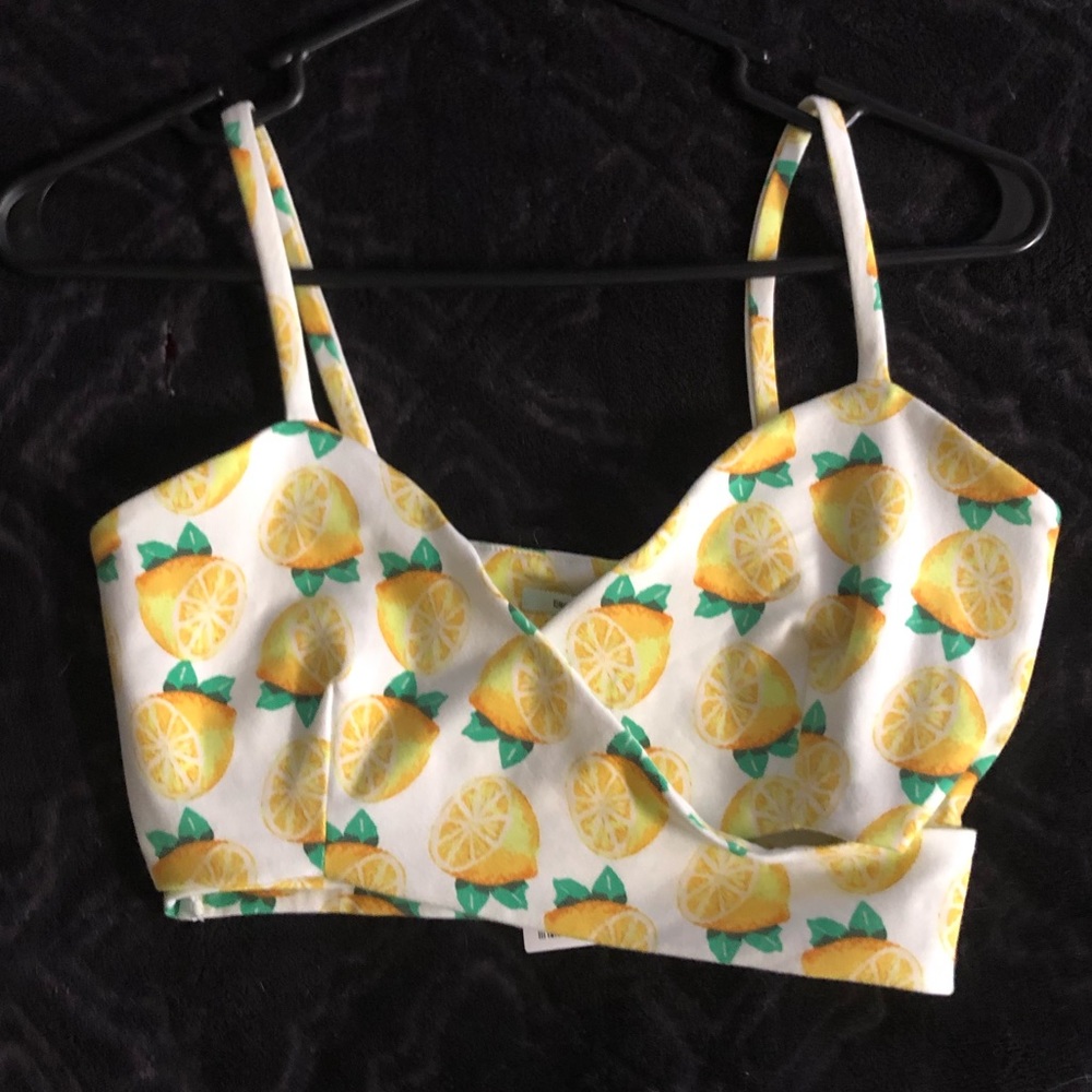 NWT Lemon print Crop Top